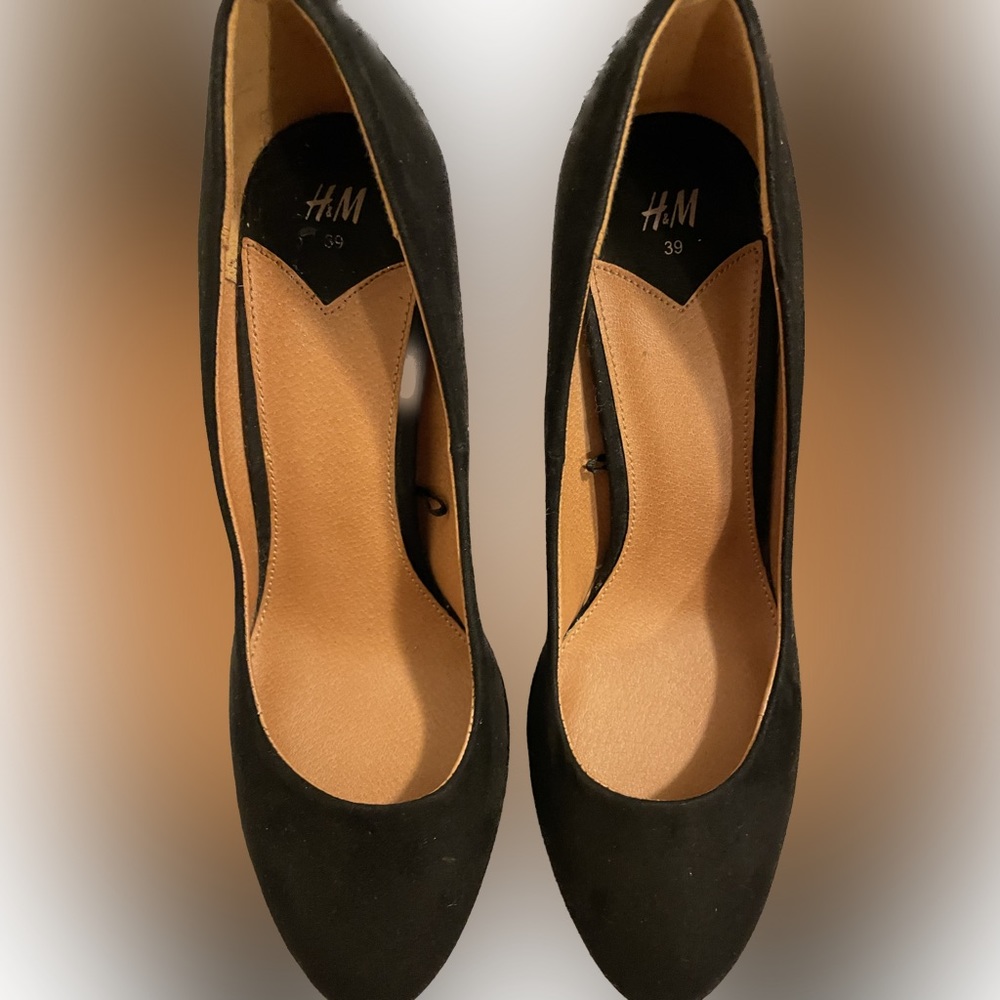 H&M Faux Suede Black Classic Pumps around Tip